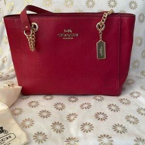 True red-red apple-roomy tote. Cammie Chain. 14x11pebble leather. NWT